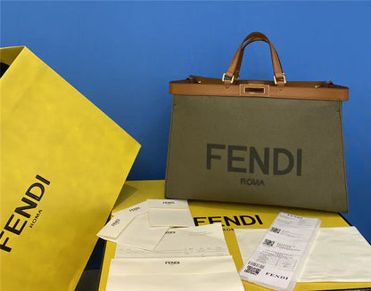 フェンディ ショッピングバッグ ロゴ
