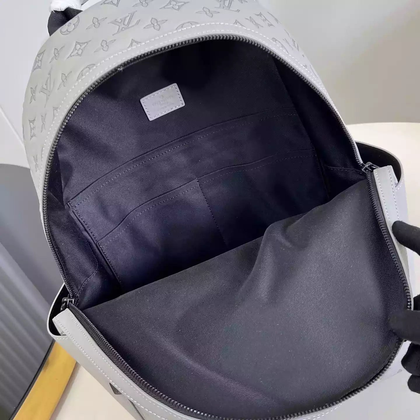 DISCOVERY BACKPACK MONOGRAM SHADOW M46557 – LW343