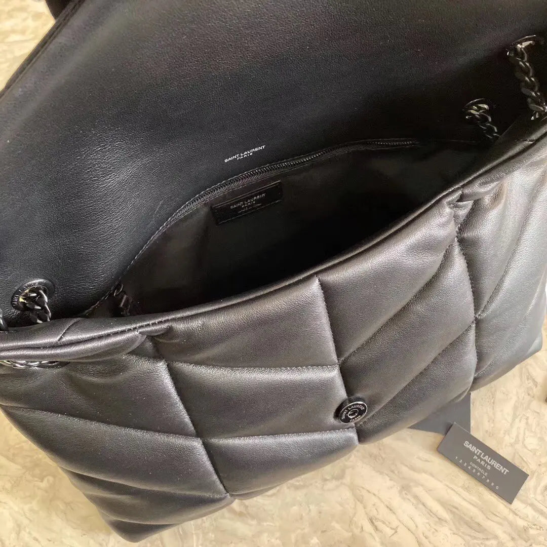 キルティングスエードのパファースモールバッグ