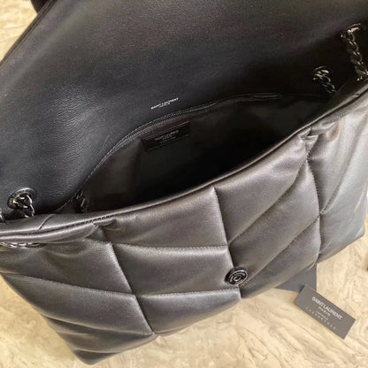 キルティングスエードのパファースモールバッグ