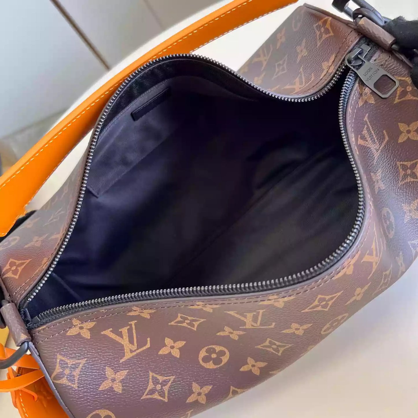 ソフト ポロション MM モノグラム マカッサル キャンバス M46691 – LW452