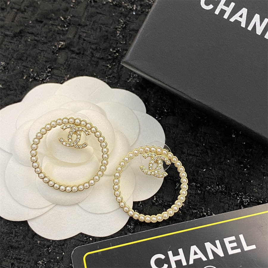 シャネルの大きなサークルパールラインストーンイヤリング