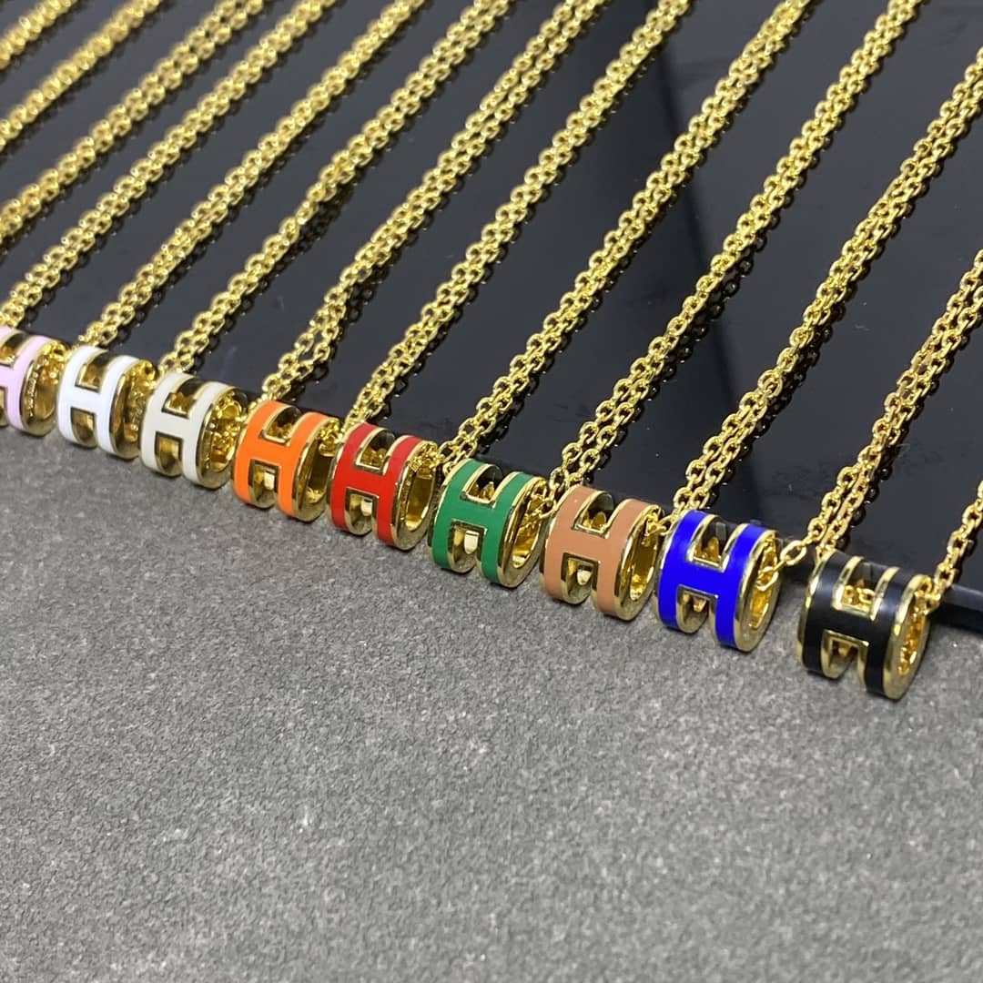 エルメスのロゴネックレスの偽物