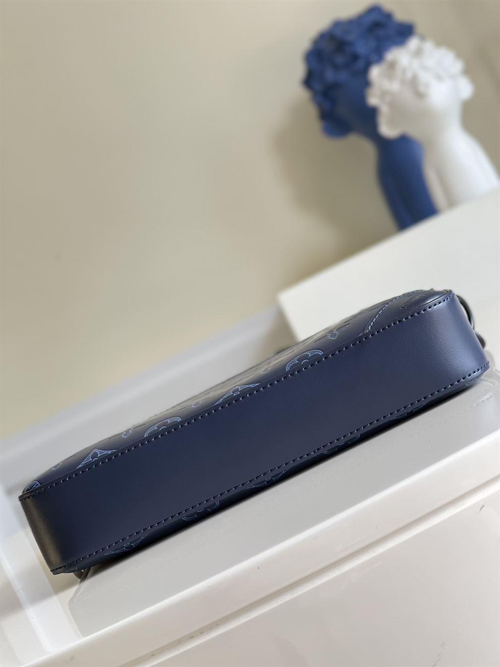 ルイ・ヴィトン デュオ・メッセンジャー モノグラム・シャドウレザー – LVB027