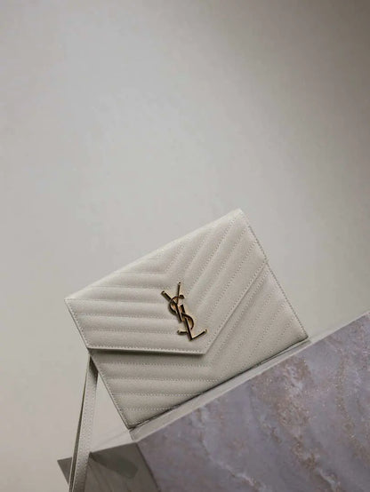 YSL カッサンドル マトラッセ フラップ ポーチ グレイン ドゥ プードル レザー 617662 V ホワイト