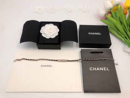 シャネルのモノグラムラムスキンネックレス