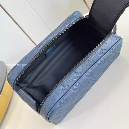 ドップキット ネイビーブルー モノグラムシャドウ – LW303