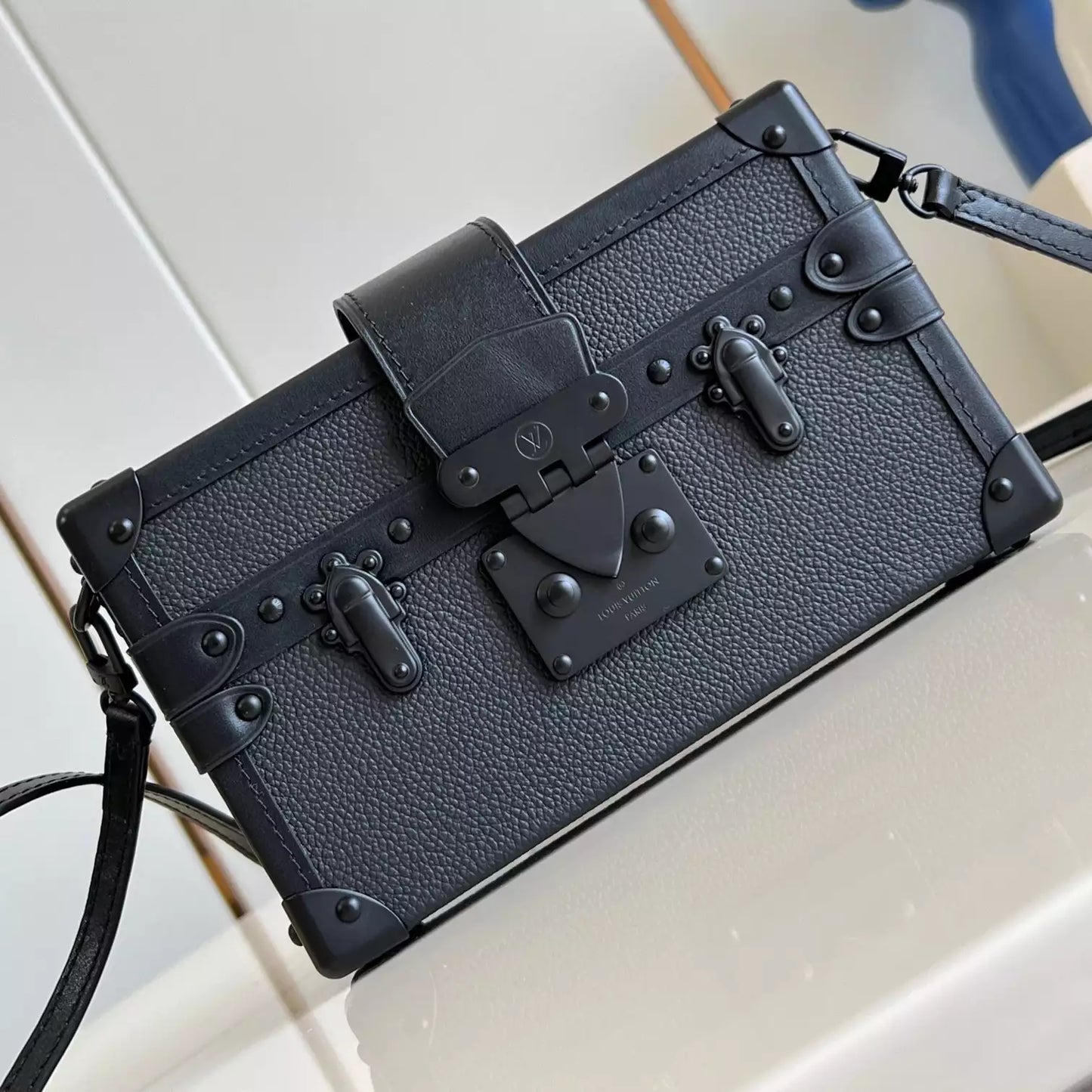 プチ マル ハンドバッグ ブラック 牛革 M24303 – LW430