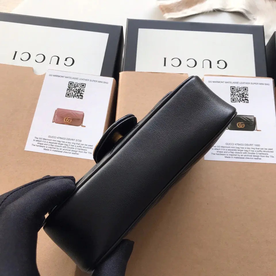 GGマーモント マトラッセ レザー スーパーミニバッグ