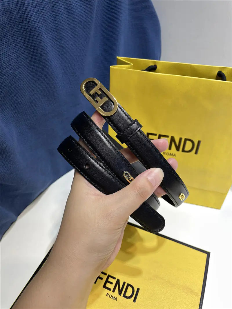 フェンディのループ付きナローベルト