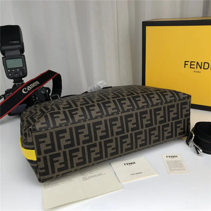 フェンディのショッピングバッグ