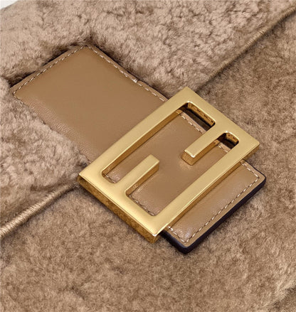 フェンディ ラムズウール バゲットバッグ