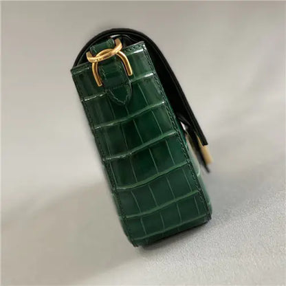 フェンディの象徴的なバゲットバッグ