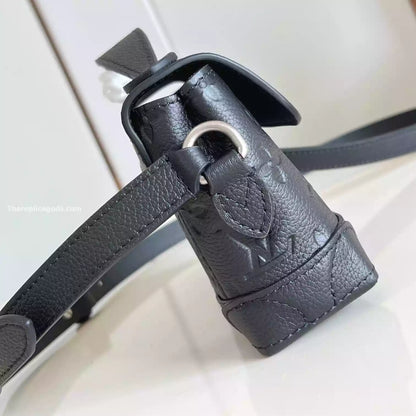 スティーマー イースト ウエスト ウェアラブルウォレット ブラック モノグラム トリヨン – LW318