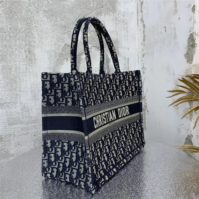 ブルーのディオール オブリーク エンブロイダリー ディオール ブック トート