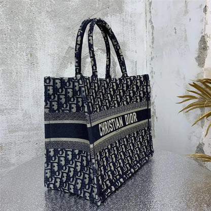 ブルーのディオール オブリーク エンブロイダリー ディオール ブック トート