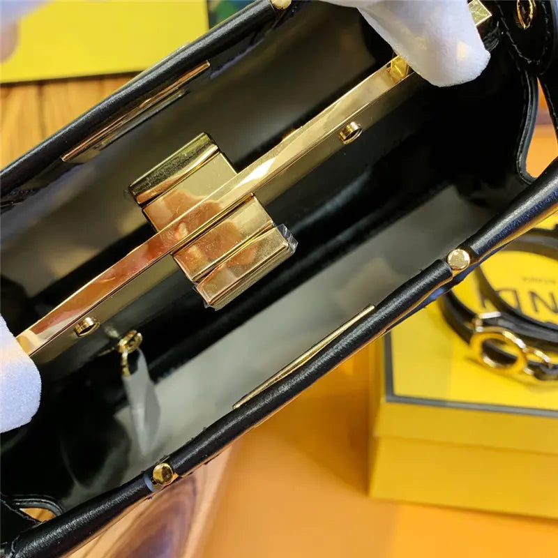 フェンディ ピーカブーバッグ