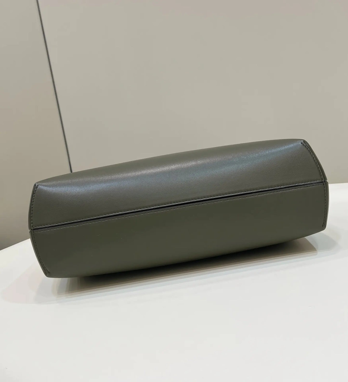 フェンディ ファースト ミディアム ダークグリーン レザーバッグ