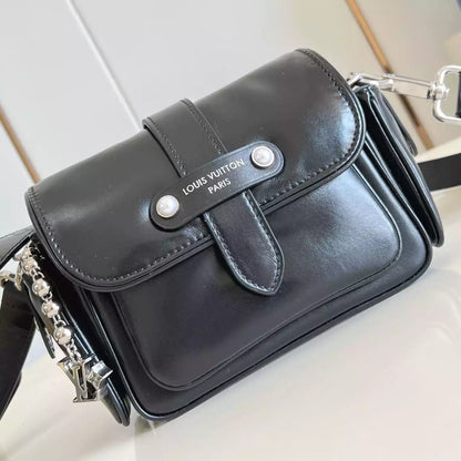 カーゴ ウェアラブルウォレット ブラック カーフレザー M13989 – LW276