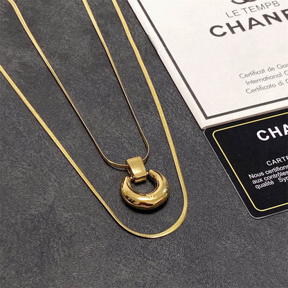 シャネルのダブルCレターダブルレイヤーネックレス