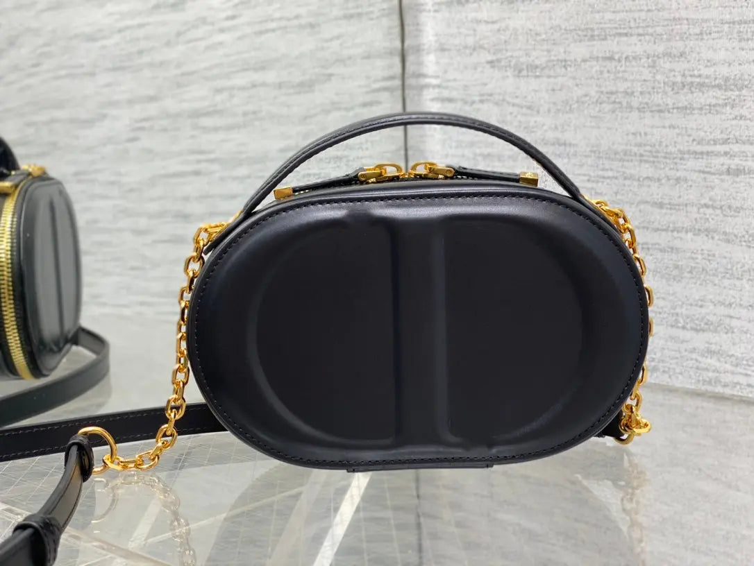 クリスチャン・ディオール シグネチャー オーバル カメラバッグ