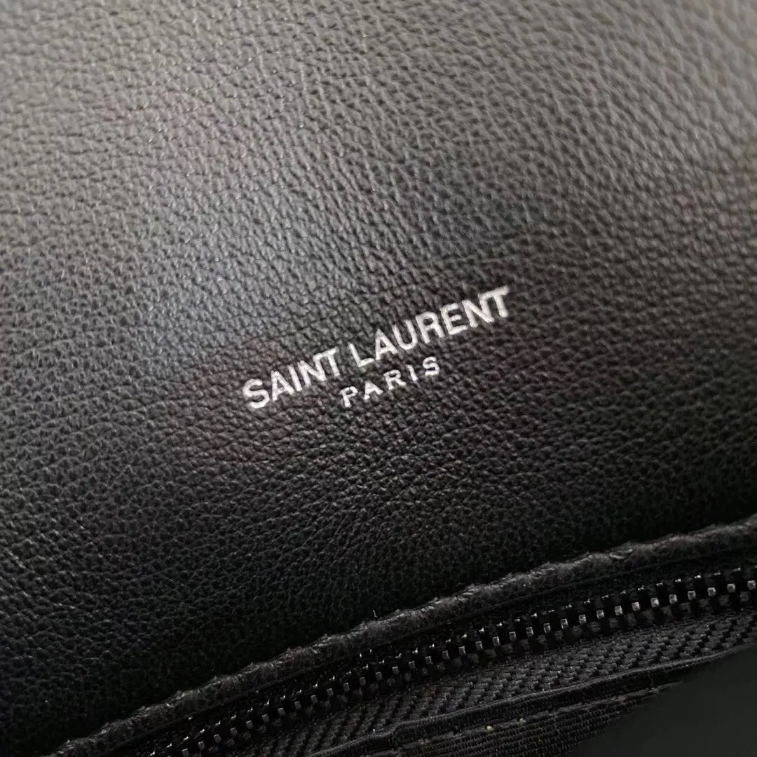 キルティングスエードのパファースモールバッグ