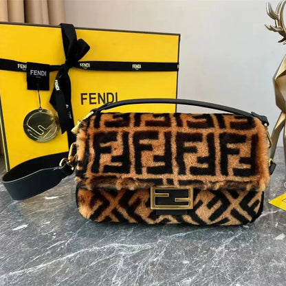 フェンディのウールバゲットバッグ