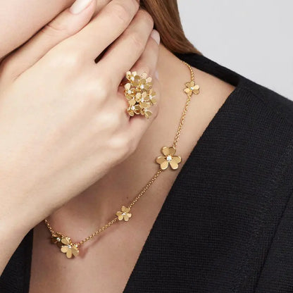 ヴァン クリーフ＆アーペルのフリヴォル ネックレス（9つの花）の新着商品