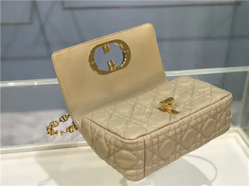 ディオール スモール カロ バッグ