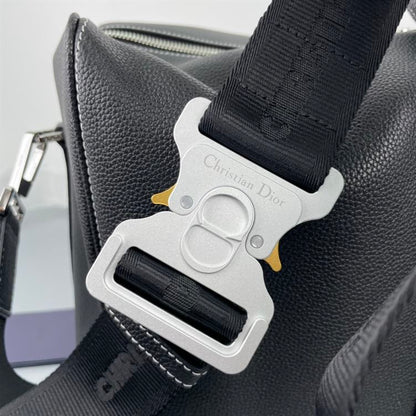 ディオール リンゴット 50 バッグ ブラック グレインカーフスキン – DIO020