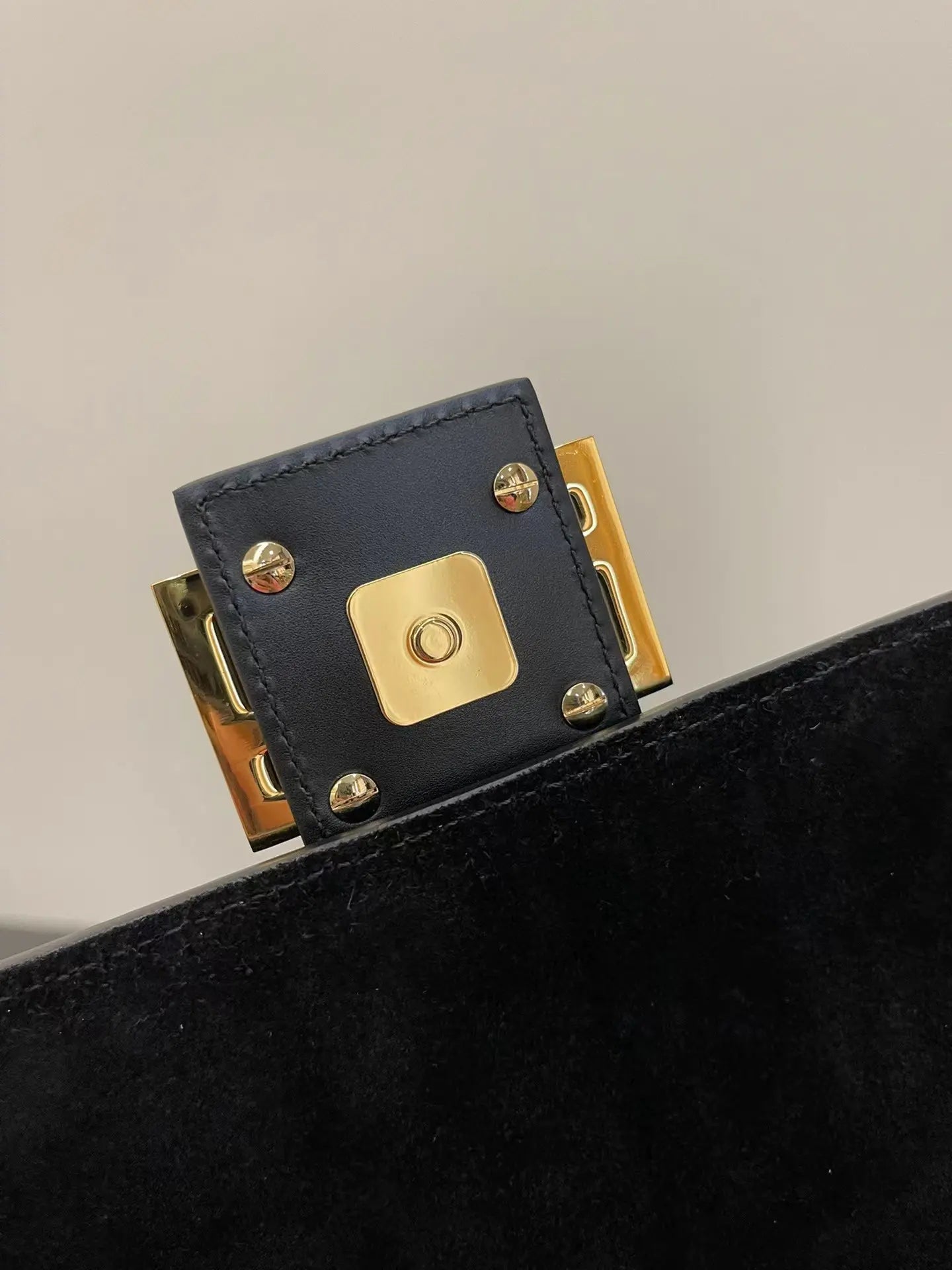 フェンディ x ヴェルサーチ レザー バゲットバッグ