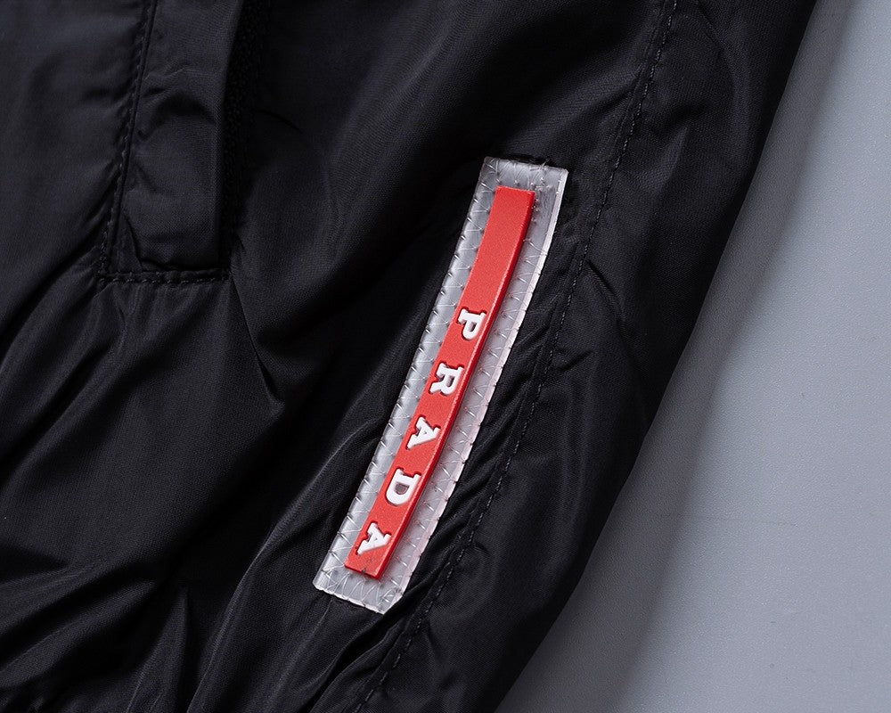 【PRADA旗艦店】プラダ リバーシブルジャケット ご好評に付き再入荷！