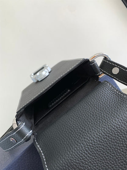 ディオール サドル 縦型ポーチ ストラップ付き – DIO049