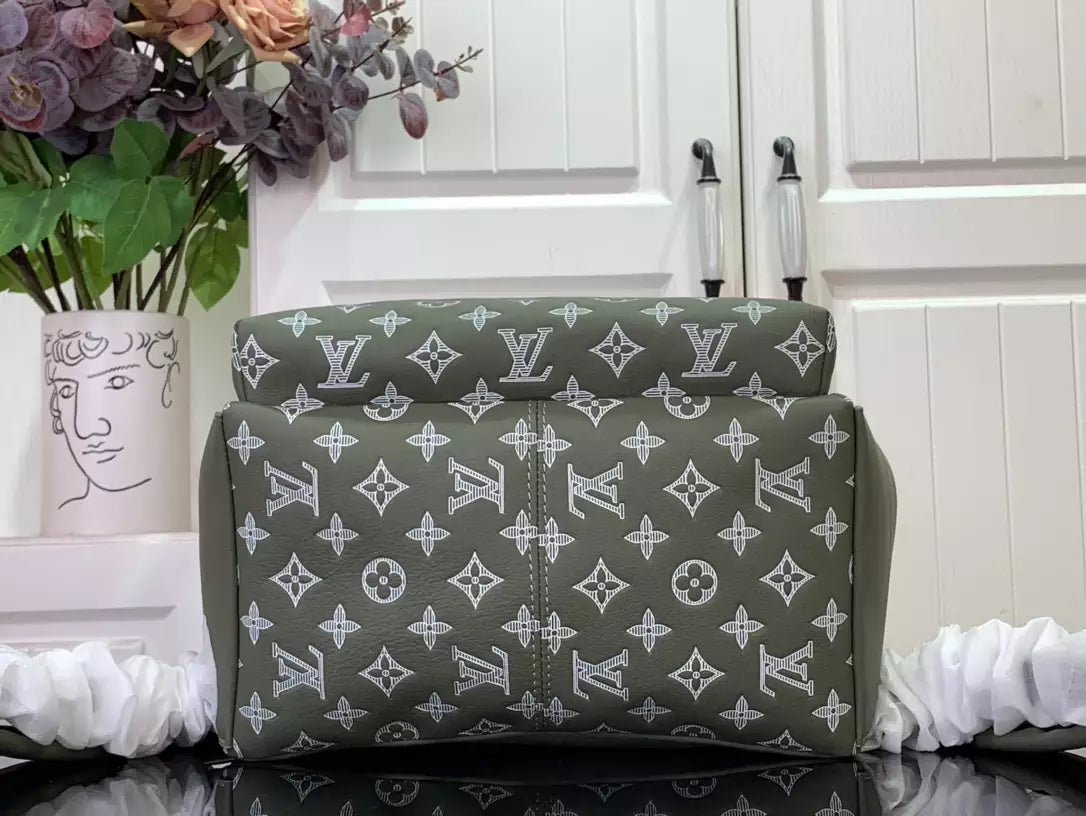 ルイ・ヴィトン ディスカバリーPM バックパック オリーブグリーン モノグラムシャドウレザー – LW148