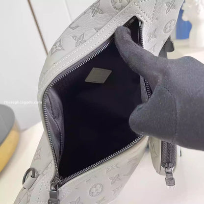 デュオ スリングバッグ サンド モノグラム シャドウ – LW299