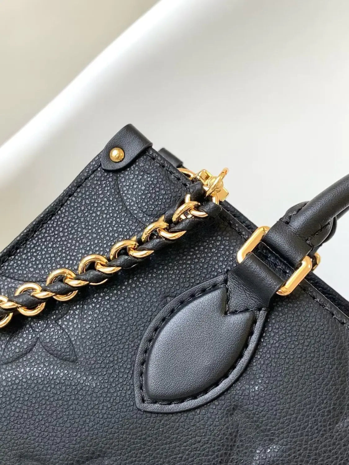 ルイ・ヴィトン オンザゴー イーストウェスト M23640