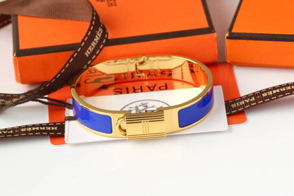 エルメスのロゴ入りブレスレットの偽物