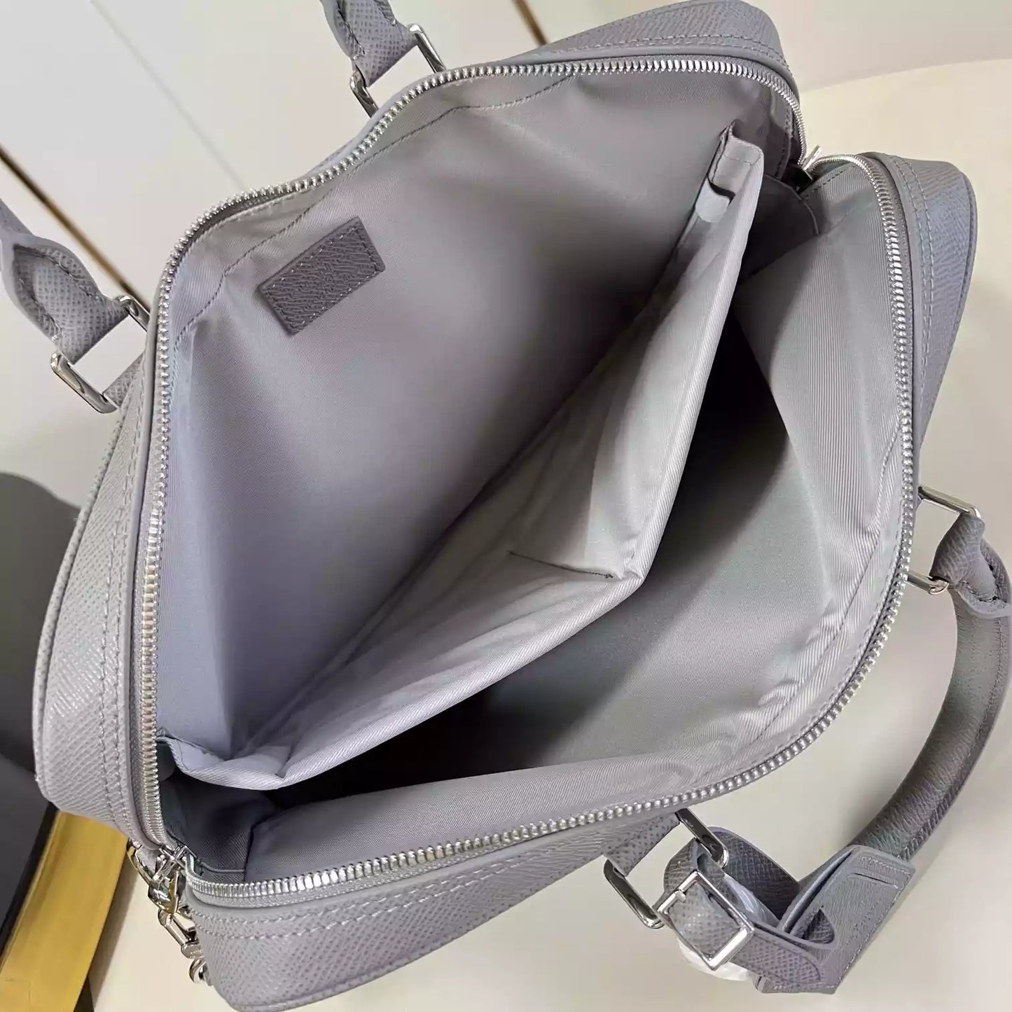 ポルト ドキュメント ヴォヤージュ PM グレー タイガレザー M11659 – LW323