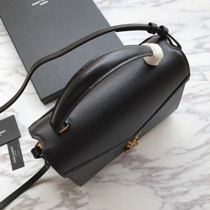 カサンドラ モノグラム クラスプバッグ マットパイソン