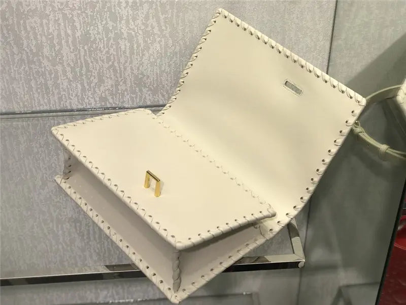 30 モンテーニュ ディオール CDバッグ ホワイト