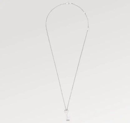 LV ルイ・ヴィトン LV キーペンダント M00678