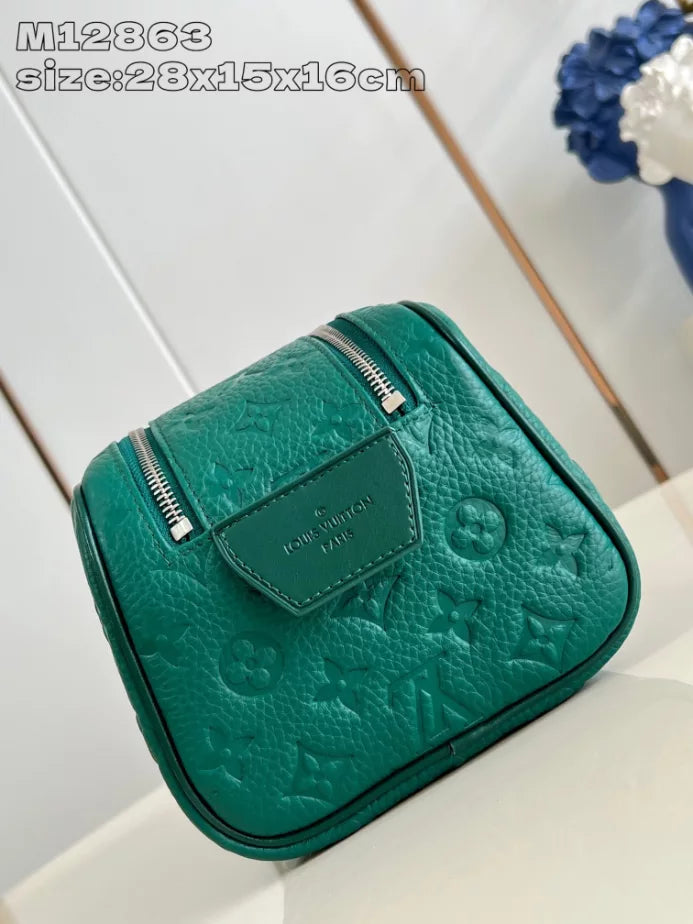 ルイ・ヴィトン ドップキット ボルネオグリーン トリヨン モノグラム 牛革 バッグ – LW139