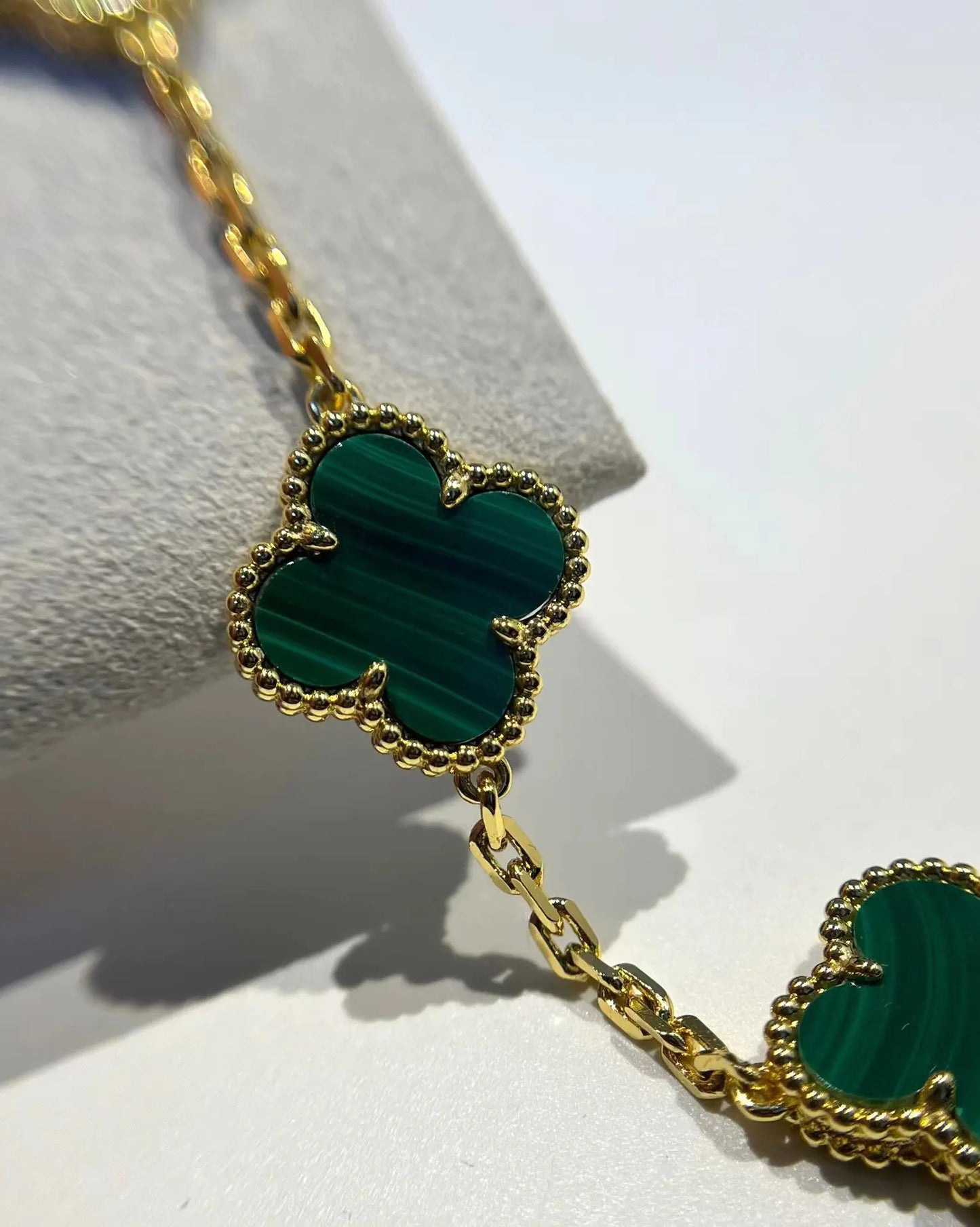 ヴァン クリーフ＆アーペルの四つ葉のクローバー マラカイト ブレスレット