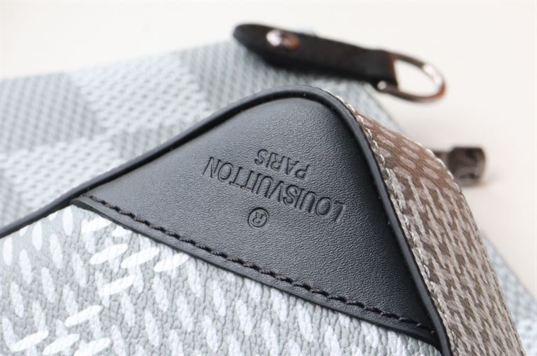 ルイ・ヴィトン トリオ メッセンジャーバッグ – LVB026