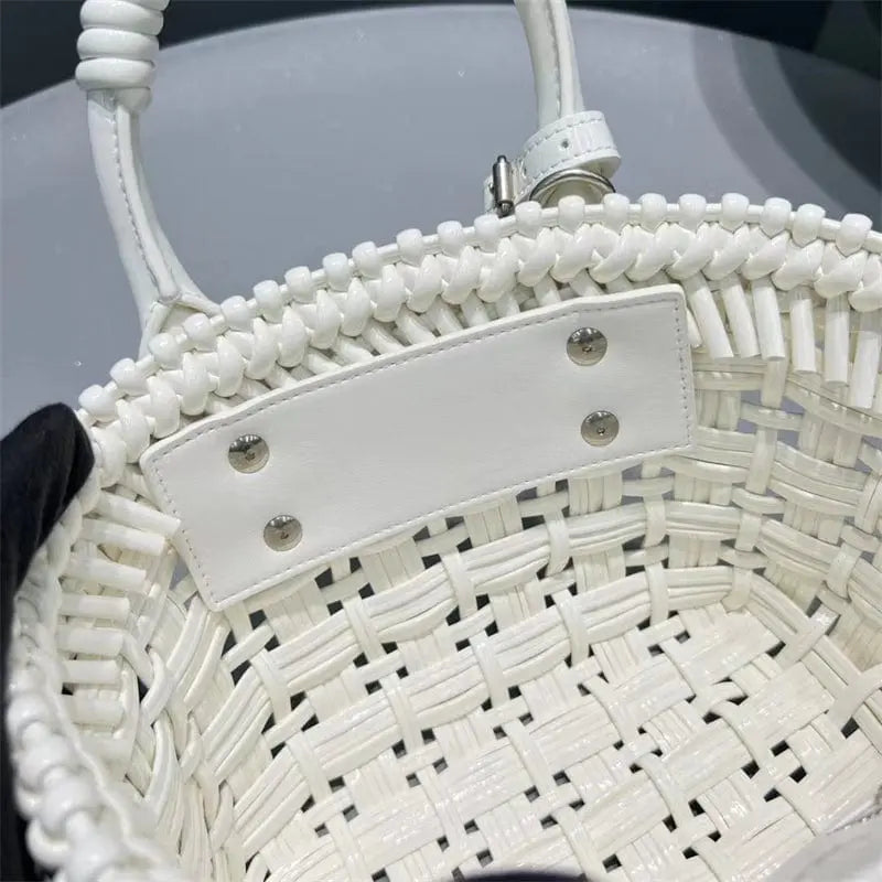 Balenciaga BISTRO XXS ストラップ付きバスケット ホワイト6780282IE3Y9000