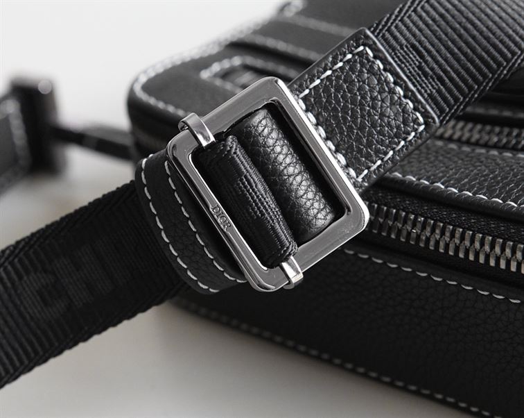 ディオール X ピーター・ドイグ サファリ メッセンジャーバッグ – DIO022