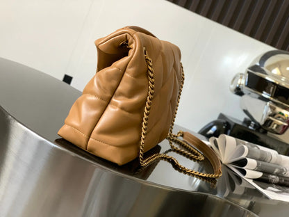 ベルベットとスムースレザーのパファー スモールチェーンバッグ