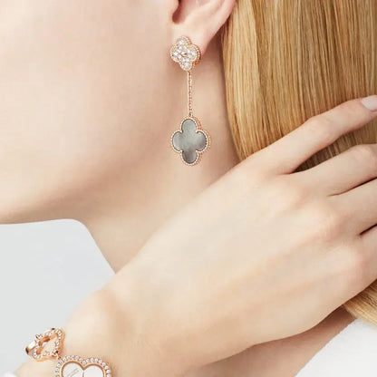 ヴァン クリーフ＆アーペルのマジック アルハンブラ イヤリング（幸運の四つ葉の模様が2つ）の新作