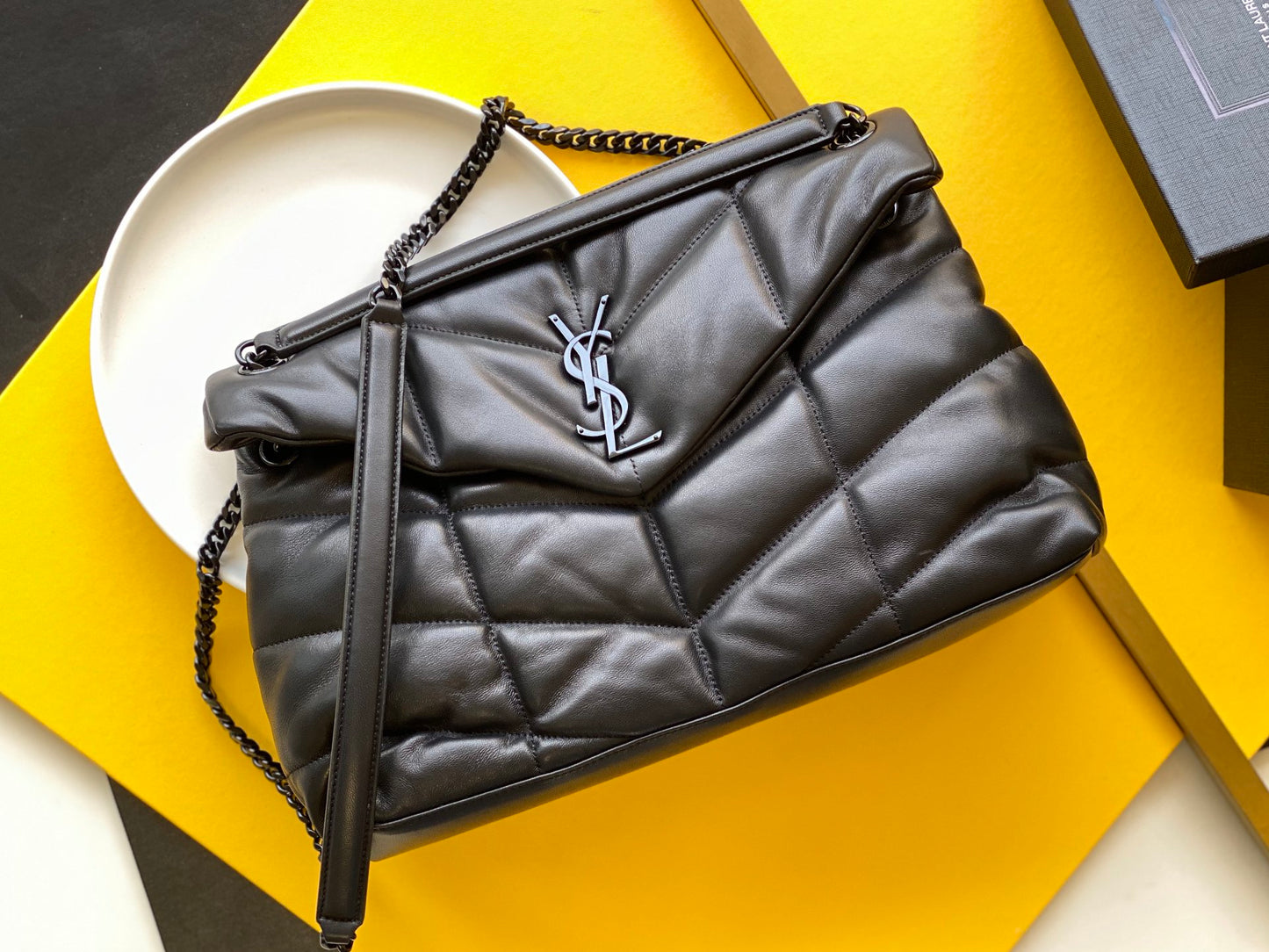 デニムとスムースレザーのパファーミディアムチェーンバッグ