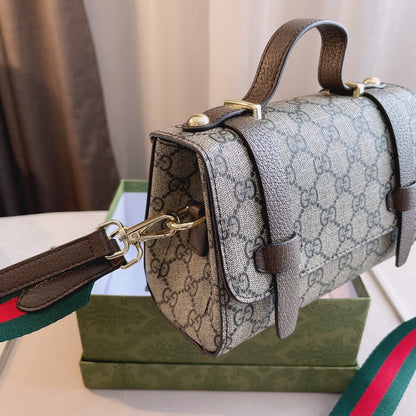 GUCCI メッセンジャーバッグ